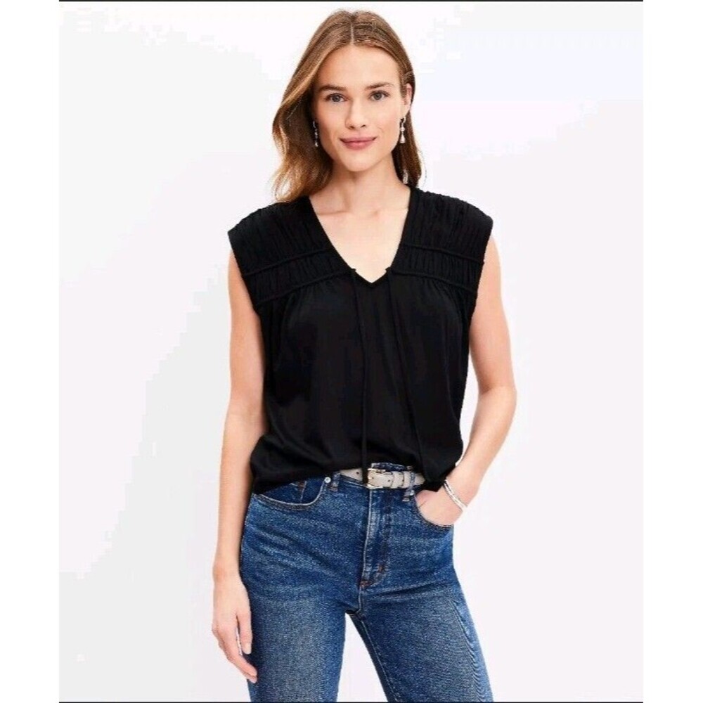 LOFT Black V Neck Cropped Sleeveless Tank Top Small‎